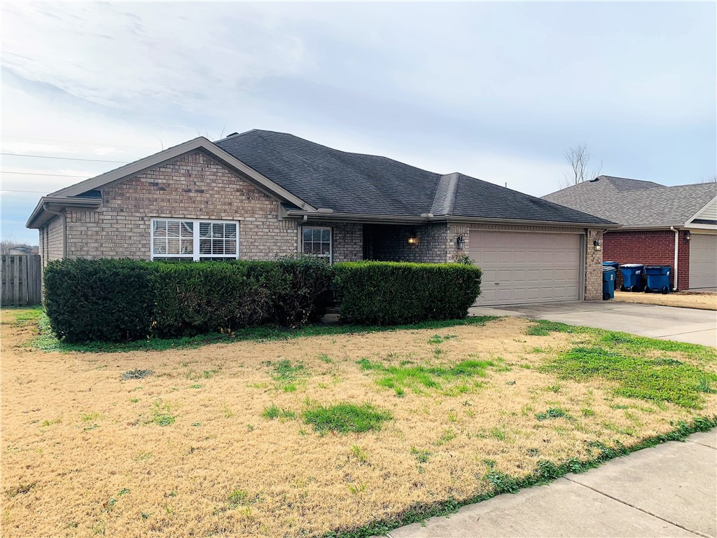 Beautiful 3 bedroom, 2 full bath house in the Carriage Way Subdivision. Features include a master
bedroom with his/her sinks and walk-in closets, Fireplace, Privacy Fenced Backyard, 2 Car Garage, and
Hard Surface Flooring throughout. Fridge included.