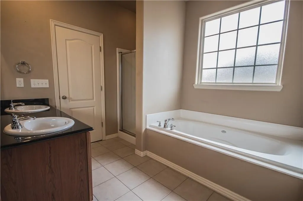 Bentonville, Arkansas 72712, United States, 3 Bedrooms Bedrooms, ,2 BathroomsBathrooms,Residential,Active,167721