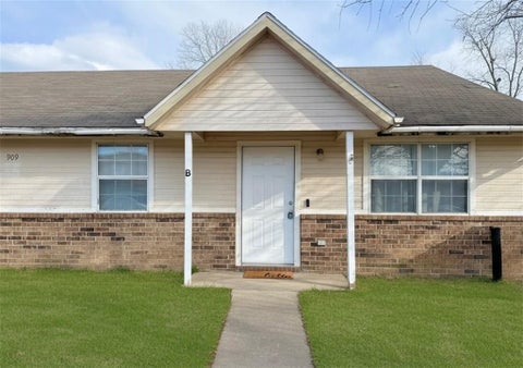 Photo of 909 Durham Place B #B, Bentonville, AR 72712 (MLS # 1365142)