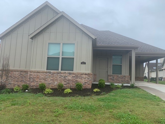 Newer construction 2 bedroom condo with 3rd office enclosed area, single car carport with parking space for 2 cars. Close to shopping and restaurants. Each unit is slightly different in layout so will need to view property. Lawn mowing POA maintained.