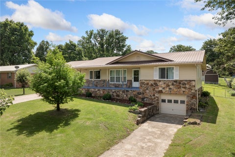 Photo of 106 Cardinal Street, Harrison, AR 72601 (MLS # 1349609)