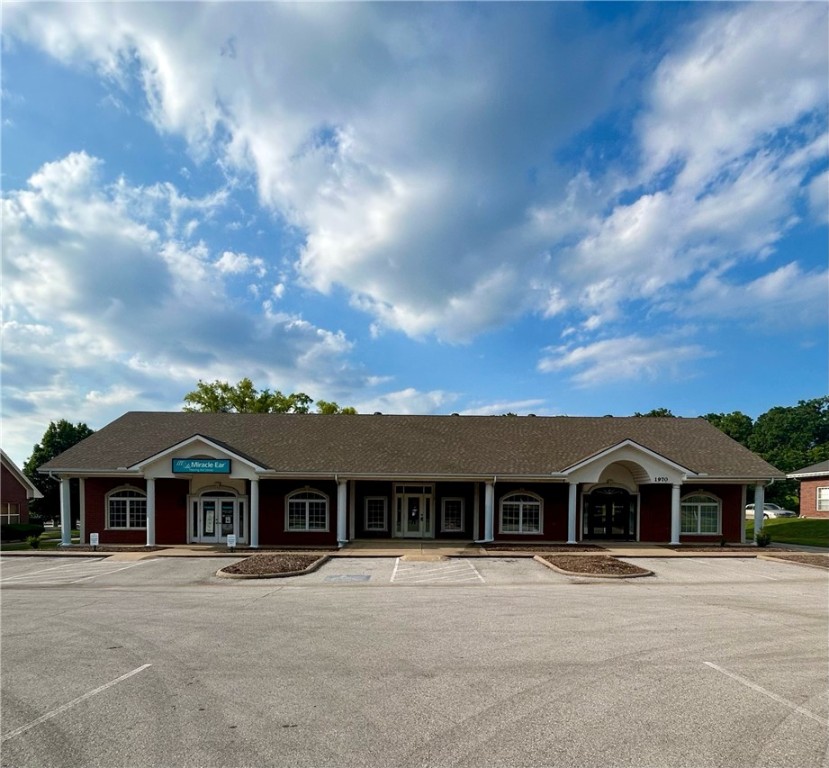 Vantage Square - Commercial Lease