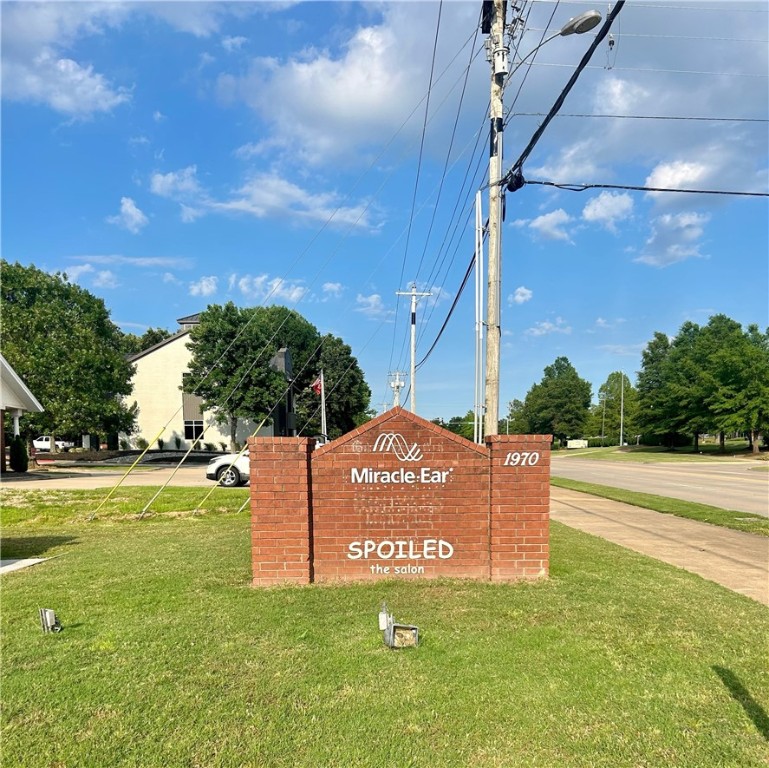 Vantage Square - Commercial Lease
