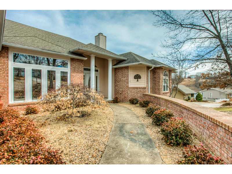 OWNER SAYS MAKE AN OFFER, GOREGEOUS LAKE FRONT HOME ON LOCH LOMOND, EASY ACCESS TO THE LAKE, CHEIFS KITCHEN WITH DINING AREA OVERLOOKING THE LAKE. OFFICE/DEN, LIVINGROOM WITH GAS LOG FIREPLACE, 3 BDRMS, THE MASTER BDRM FEATURES TWO W/HIS & HER CLOSETS,10X24 SCREENED DECK, HARDWOOD FLOORS THRUOUT THE HOME, OAK MOLDING. WET BAR, COVERED DOCK, OPEN DECK FORGRILLING.