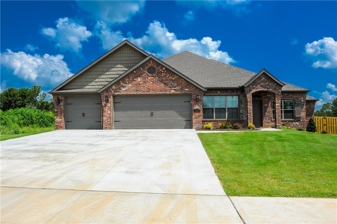 NEW CONSTRUCTION by the Award Winning Builder "Homes by Roth"! Fully Sodded, landscaped yard,
granite kitchen and bathroom counter tops, whirlpool tub, and so many more wonderful amenities. One
Year Builders Warranty and Energy Star Appliances. Make an appointment today to see this home. ROTH Builders has negotiated a great deal for your buyers, up to $5,000 in incentives! Additional
$2,500 of concessions is available when using a Roth approved lender. Contact us today to find out how
you can get these extra funds!!!