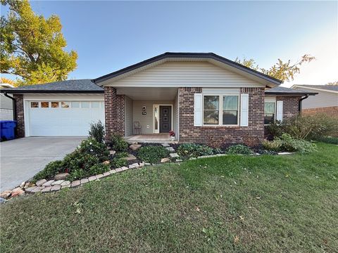 Photo of 2714 W Fir Street, Rogers, AR 72758 (MLS # 1327633)