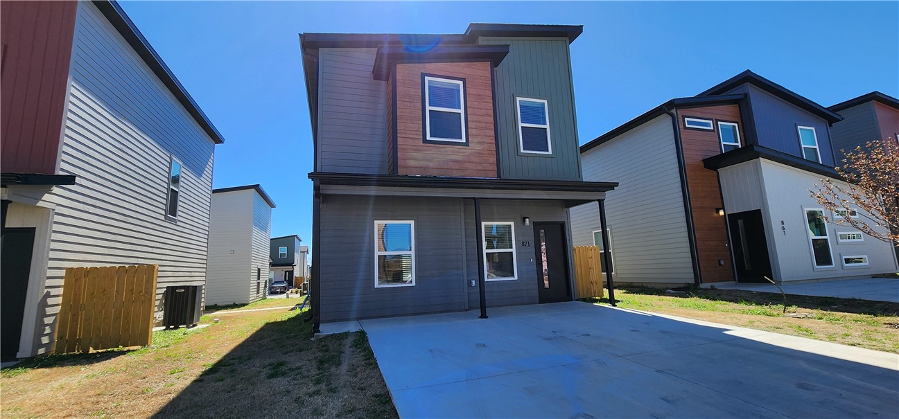 Welcome to your sanctuary in Northwest Arkansas! This 3-bed, 2.5-bath, with a downstairs office space home blends contemporary style with cozy comfort.
Inside, natural light fills the open layout, connecting the living, dining, and kitchen areas. The kitchen boasts sleek countertops and stainless steel appliances, perfect for any chef.
Conveniently located near Bentonville and Centerton, this home offers easy access to parks, dining, and entertainment. Priced at $1550/month, it's a chic and convenient retreat you won't want to miss! Schedule a showing today!