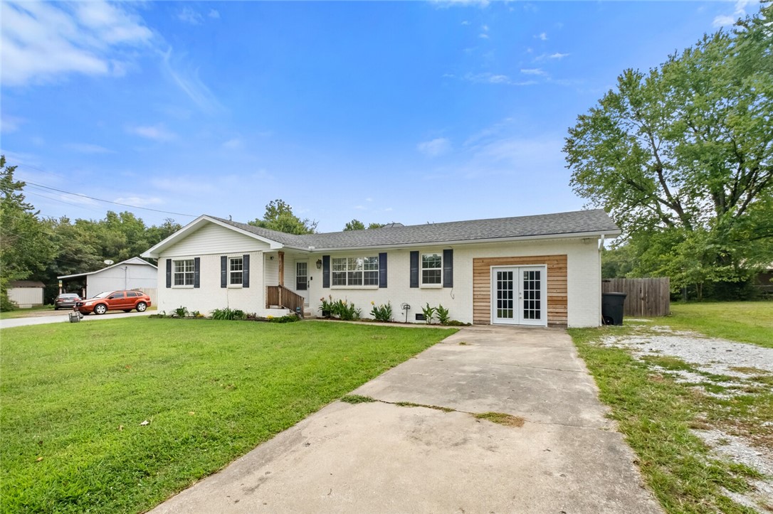 THIS IS IT! Updated 4 bedroom/2 bath with private office, located in Greenland, just 3 miles south of Fayetteville, with convenient access to both 71B and I-49. Greenland is a small but very accessible community just minutes from the University of Arkansas as well as a plethora of shopping and dining opportunities. Enjoy relative close proximity to popular destinations such as The Walton Arts Center and Botanical Garden of the Ozarks in Fayetteville, The Walmart AMP (Arkansas Music Pavilion) and Beaver Lake in Rogers, and Crystal Bridges Museum in Bentonville. Devilās Den State Park - perfect for hiking and camping is just a few miles to the south.