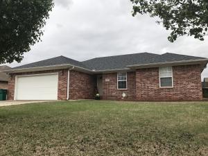 This adorable home in Ashbrook Estates won't disappoint with it's 3 bedroom, 2 bathroom split floor plan, new real hardwood floors, new granite countertops and tile backsplash in the kitchen, new tile in the kitchen and bathrooms. Make your appointment today before it's too late!