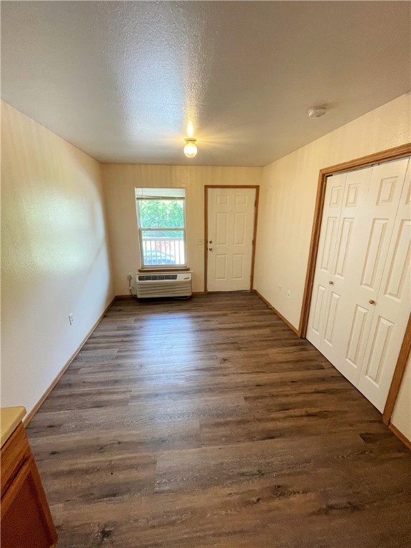 Nice 1 Bedroom, 1 bath upstairs apartment near the University of Arkansas. Refrigerator, washer and dryer are included in the unit. Hard surface flooring throughout. One single pet weighing less than 25 pounds when full grown will be accepted with a refundable pet deposit.