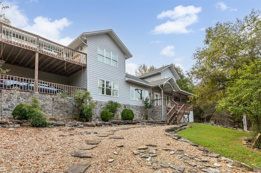 Welcome to 26 White River Ln in beautiful Holiday Island! This spacious 3-bedroom, 3-bath home with over 3,200 sq ft offers multiple living areas including a bonus room, game room, and dedicated office spaceāperfect for both relaxation and productivity.
Take in the stunning Table Rock Lake views right from your deck and enjoy the abundant wildlife around you. With two decks, thereās plenty of space for entertaining or simply soaking in the natural beauty of the Ozarks.
Located in the Holiday Island community, youāll have access to golf, marina, fishing, and other amenitiesāmaking this property an excellent choice for a permanent residence, vacation retreat, or investment opportunity.