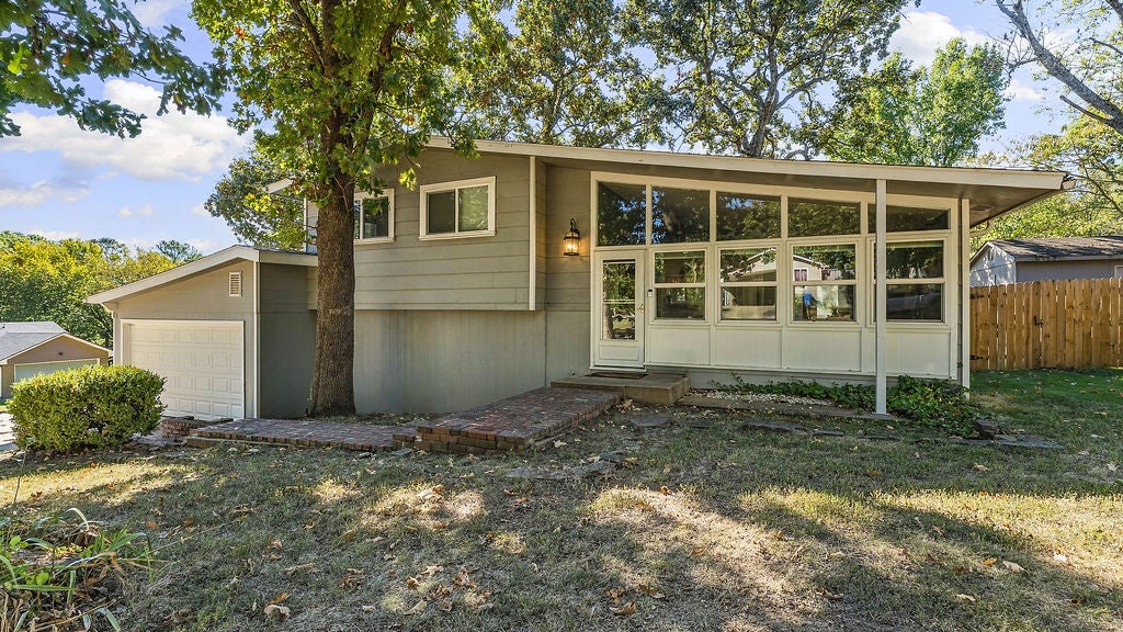 901 E Overcrest Street