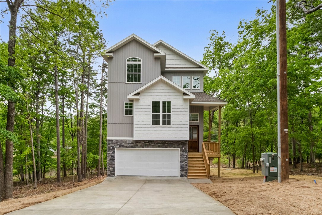 Unique 2 bed w/study, 2 1/2 bath, secluded cul-del-sac with Back 40 bike trails viewed from the back deck. Very clean look with a little color pop in kitchen. Living/kitchen/dining area comes with exquisite view. Master suite enjoys same views just 1 level up! Study overlooks the cul-de-sac with a great "work from home" vibe. If you're looking for something out of the ordinary that's not your typical cookie cutter Bella Vista home, come see this jewel! Seller to pay $5000 towards the buyer's closing costs.