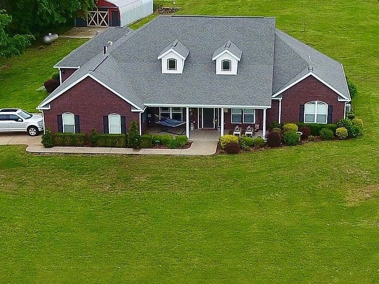 This executive estate style home sits on 10+ beautiful acres down a private drive that is fully paved. Beautiful 4 bedroom, 4 bathroom, 3 car garage home on 10.50 acre parcel in rural Siloam Springs. Bonus room could make a 5th bedroom. Beautiful custom cabinets in study/office room. Large, gourmet kitchen with beautiful custom cabinetry, center island, and granite counter tops. Formal and eat-in dining areas. Huge living area with fireplace and high ceiling. Luxurious master bath suite with whirlpool tub and tiled walk-in shower. Spacious laundry room has with counter space, utility sink, and built-in ironing board.