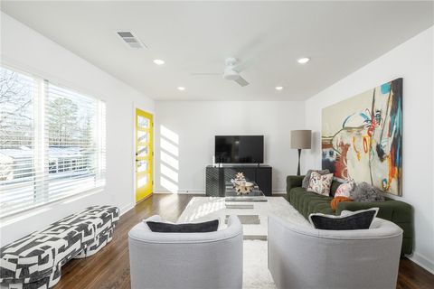 Photo of 568 E Rebecca Street, Fayetteville, AR 72701 (MLS # 1334654)