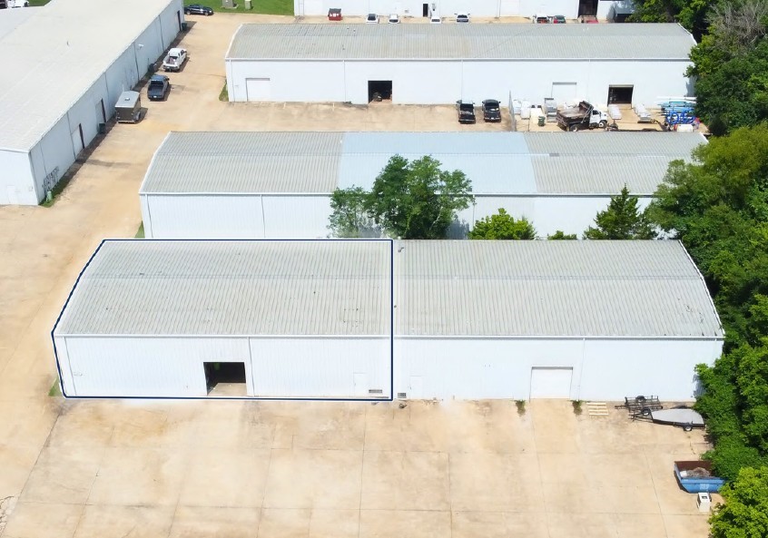 Less than 1 mile from I-49.
±120 SF office | ±3,880 SF warehouse.
Tenant responsible for separately metered utilities.
A fantastic use for dry storage, contracting warehouse, or light industrial purpose.
1 grade level door (10' x 10')
Min wall height: 17' x 10''
Max clear span: 15' x 7''
Peak height: 19' x 11''