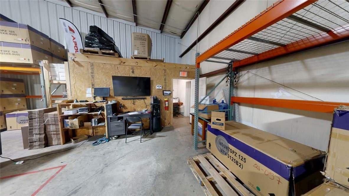 Space Center Hpr - Commercial Lease