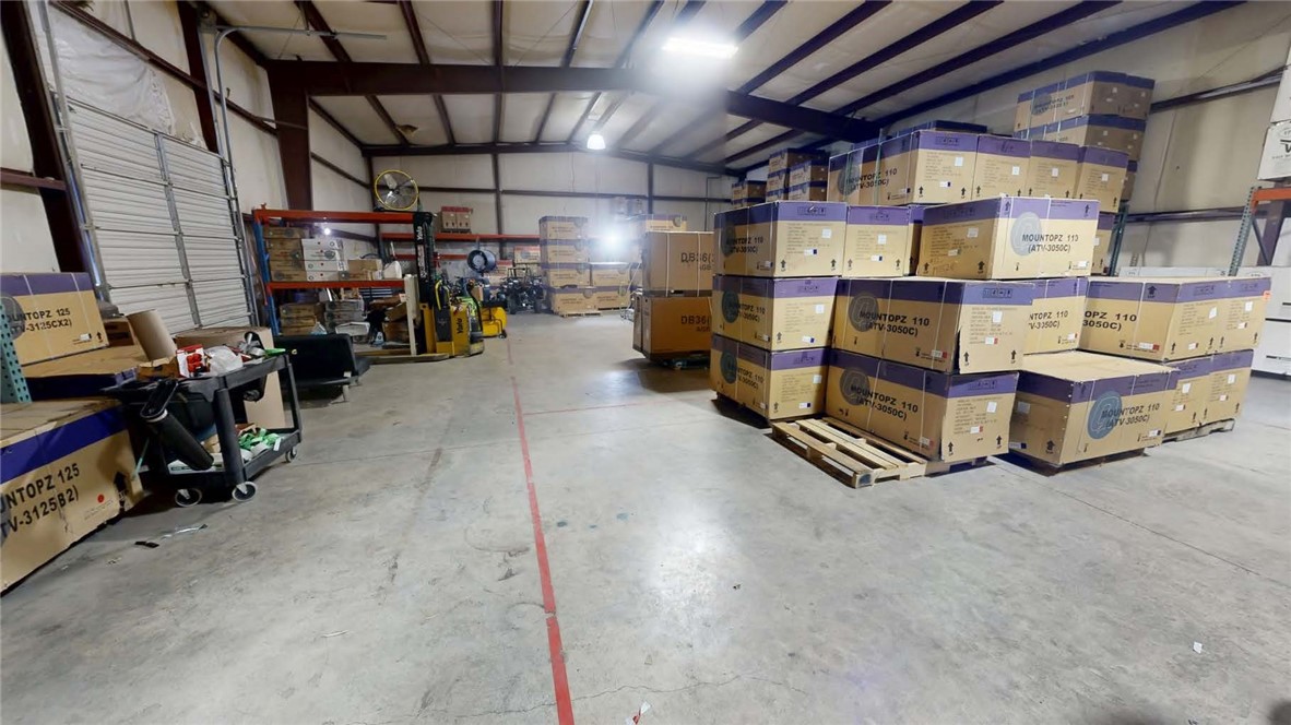 Space Center Hpr - Commercial Lease