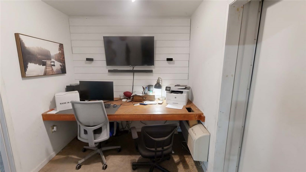Space Center Hpr - Commercial Lease