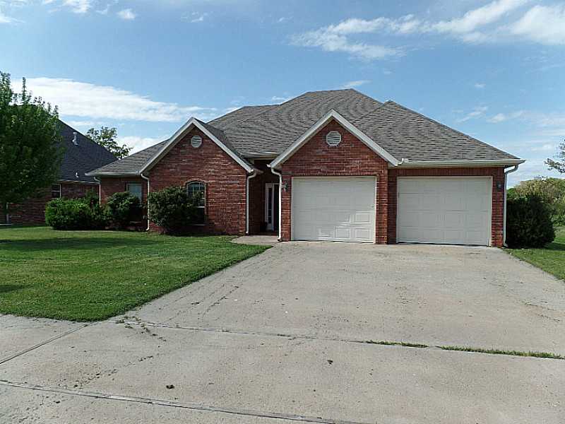 Beautiful all brick home! Great kitchen with granite counters, pantry and refrigerator conveys. Living area has tall ceilings, gas log fireplace. Nice utility with sink. Wonderful master bath with 6' whirlpool tub. Maintenance free,exterior, located on a nice large lot.