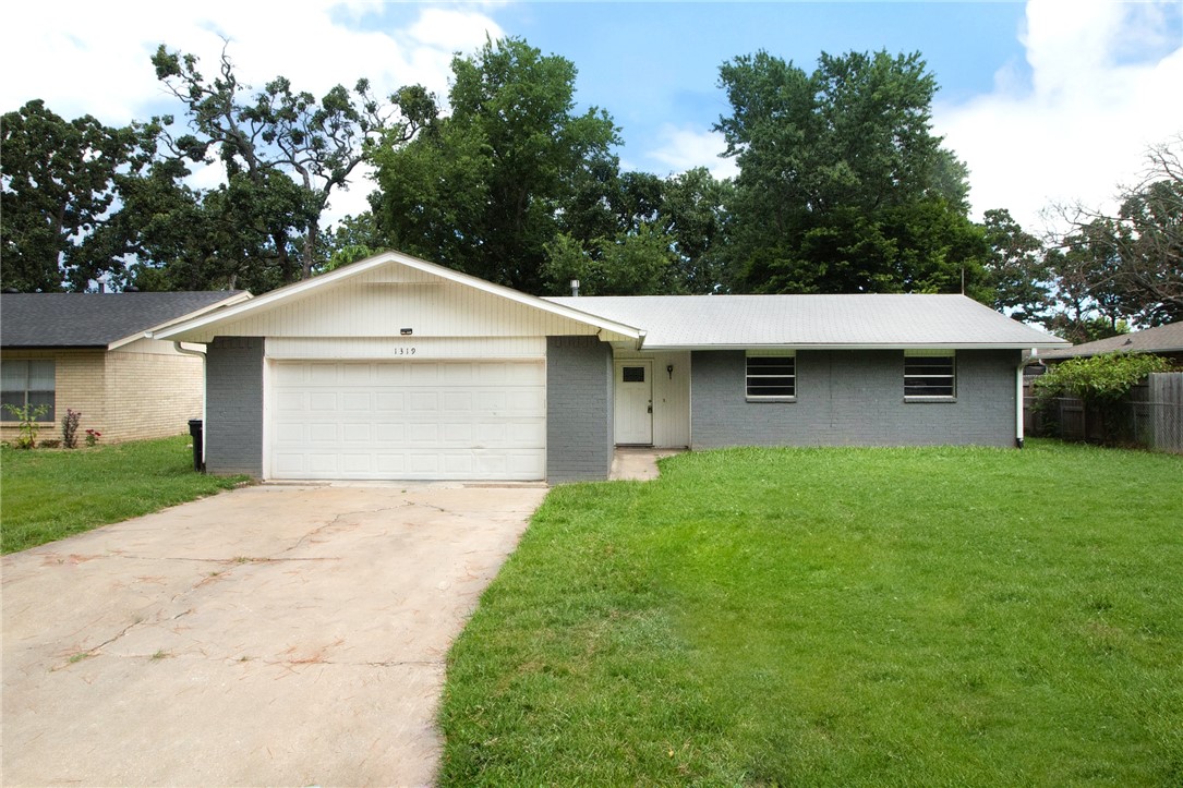 Photo 1 of 29 — 1319 W Forest Drive, Rogers, AR 72756