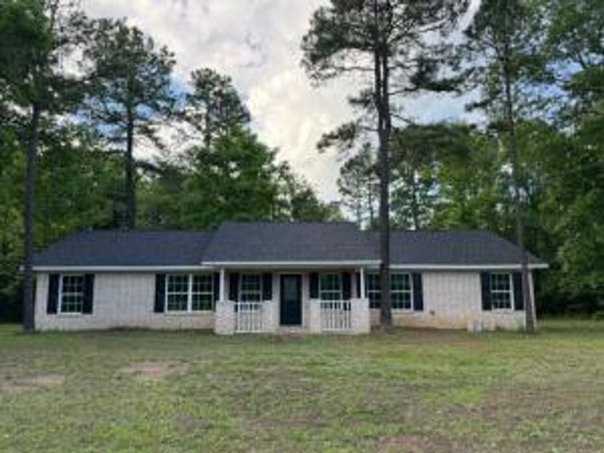 Step into this beautiful NEW construction in Dover School District, just a few miles from the school but still secluded in the country. This contemporary yet ranch style home features 4 bedrooms, 2 full baths, a huge yard and 1 acre, overflowing with wildlife.  With an oversized master closet, you're sure to never run out of room and a spacious kitchen for all the family to gather; this is a property you do not want to miss! Check it out today!