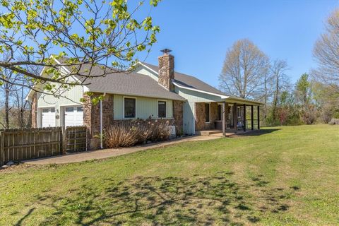 Photo of 1111 Rocky Dell Road, Gravette, AR 72736 (MLS # 1341882)