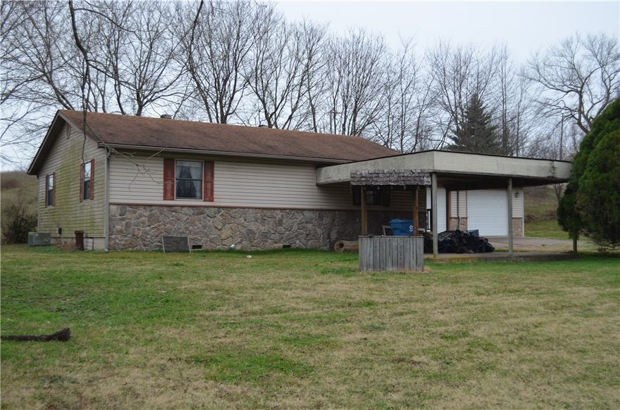 Start the New year off right with this nice fixer upper, 2 bed 1 bath home on Hwy 72 east of downtown, also has 3/4 bath in the attached  2 car garage all sitting on 2 lots. This home will NOT go FHA,RD OR VA.Estate owned Sold AS IS,Seller will not make any repairs.
Cash or Conventional in house financing only. Close to Schools, 20 min to Bentonville with new By pass.