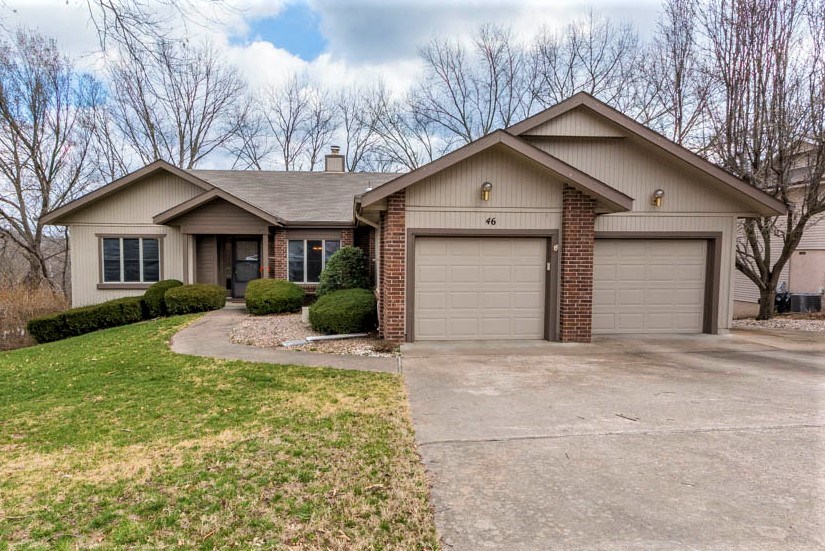 Bella Vista’s best location…around the corner from Lake Pointe Restaurant & Loch Lomond Marina, a stone's throw from Scotsdale Golf Course & pub, and only a mile from the Highland Gates! 1-owner home with woodburner, breakfast bar, formal DR, split floorplan, built-ins, Office, 3 BRs and a real Bar-room set up for the creative mixologist & entertaining! Level front yard, large flat driveway, INDOOR WORKSHOP! Nice Screened deck. Roof '08, Heat Pump '06. A VALUE in The Highlands for under $75 per Sq. Ft.!!