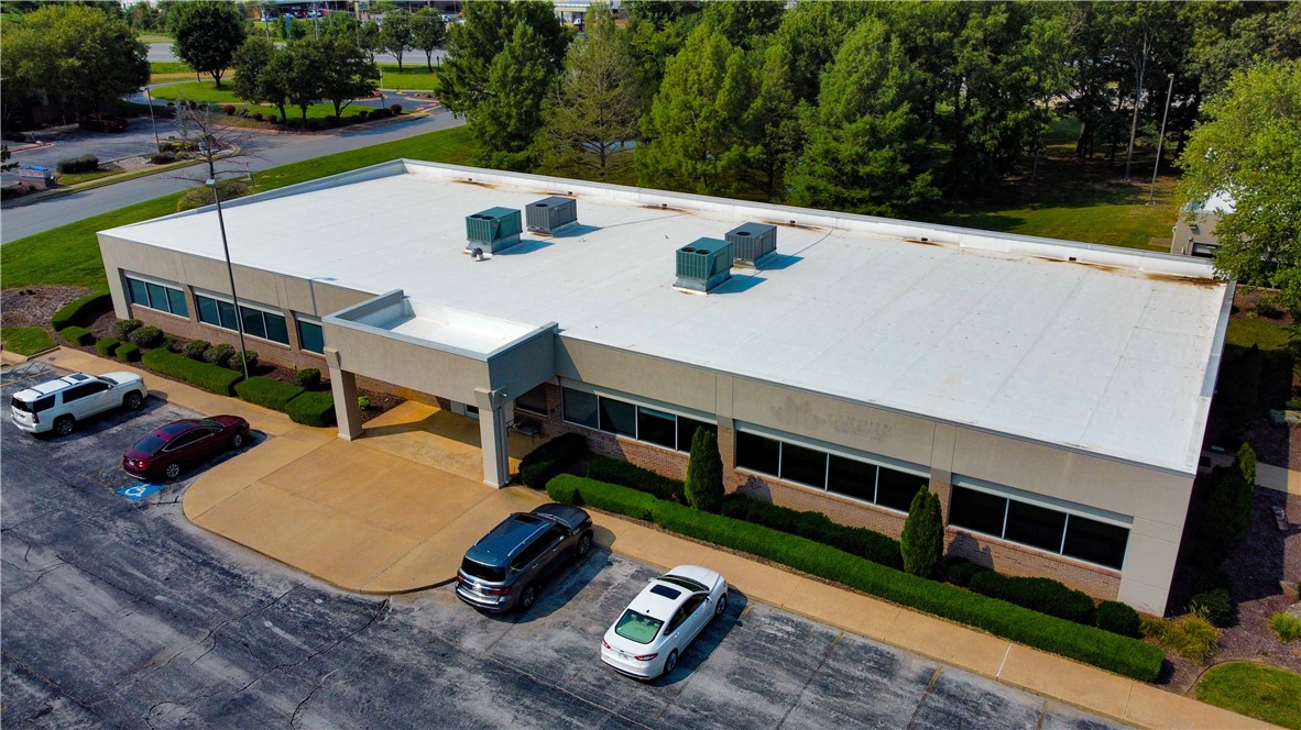 Closest office park to the new Walmart Global Campus, On-site property management, direct access to I-49. Amenities include: on site fitness center, mountain bike trail, hotel. & daycare service onsite. Security deposit equalls first months rent. tenant pays for phone, internet, and janitorial service.