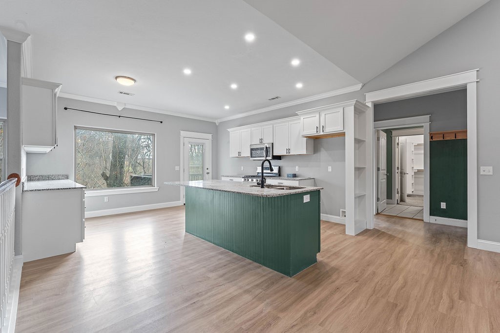 Creekwood Manor - Residential