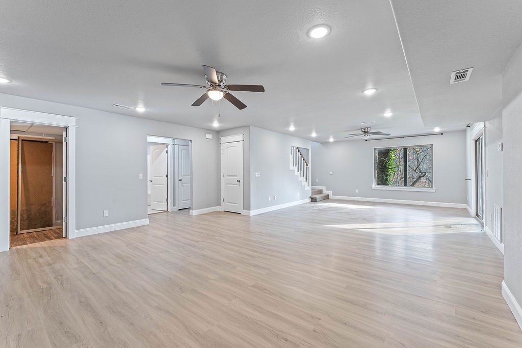 Creekwood Manor - Residential