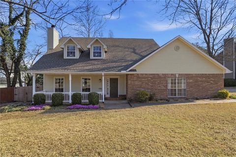 Photo of 2688 E Londonderry Drive, Fayetteville, AR 72701 (MLS # 1340960)