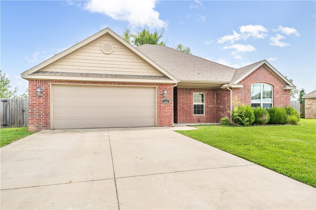 Welcome to your next home! This adorable brick home is nestled in the Lonesome Pond Subdivision close to Hwy 102 with easy access to XNA, Walmart home office, and downtown Bentonville! 3 bedrooms and 2 bathrooms with lots of amenities like, Granite Counter Tops, Crown Molding, 2" faux wood blinds, fenced in back yard and more! Background and credit check required