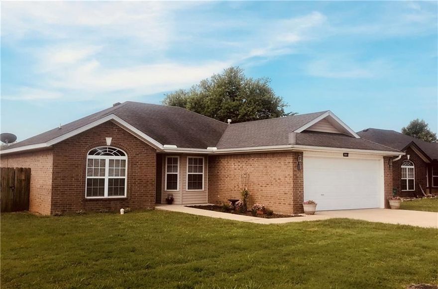 Move-in ready 3 bedroom 2 bath home, tornado shelter in garage, heated and cooled bonus/sun room - great extra space, solid surface flooring throughout, stainless steel appliances including side by side fridge, Corian countertops, washer and dryer hookups. Water heater, appliances and HVAC have been recently updated for this split floorplan home. Bentonville school district