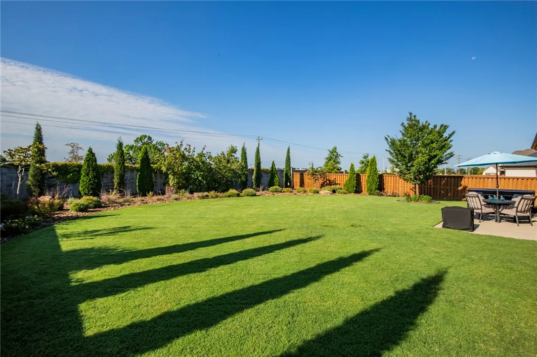 Bentonville, Arkansas 72713, United States, 4 Bedrooms Bedrooms, ,4 BathroomsBathrooms,Residential,Active,191554