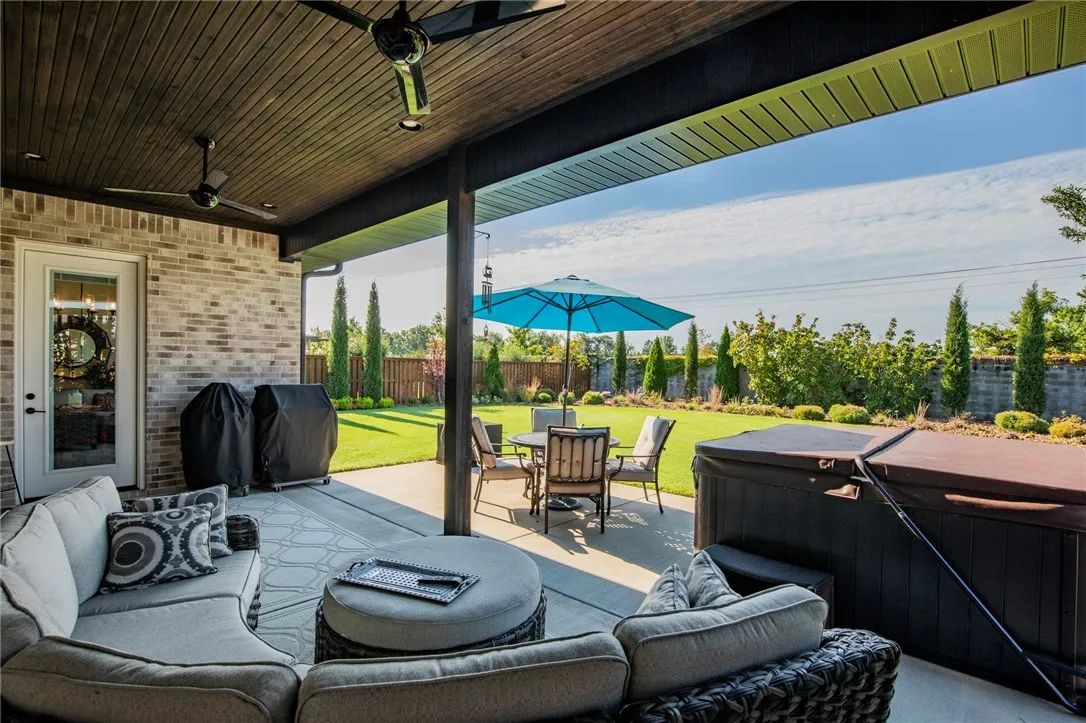 Bentonville, Arkansas 72713, United States, 4 Bedrooms Bedrooms, ,4 BathroomsBathrooms,Residential,Active,191554