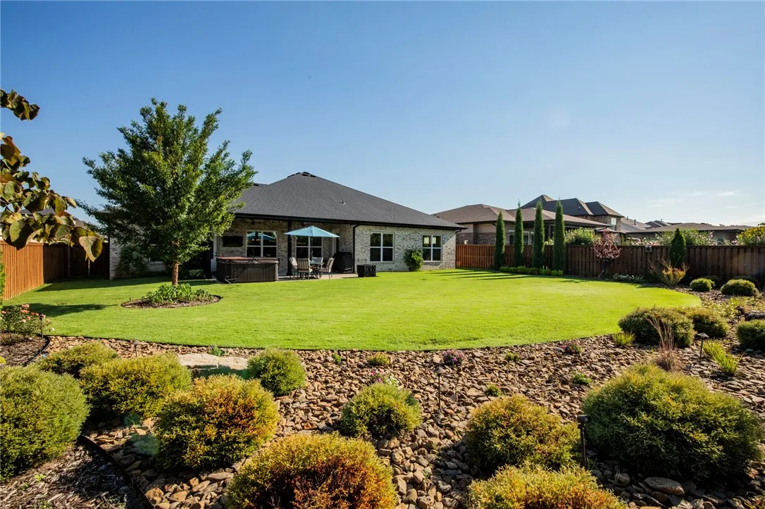 Bentonville, Arkansas 72713, United States, 4 Bedrooms Bedrooms, ,4 BathroomsBathrooms,Residential,Active,191554