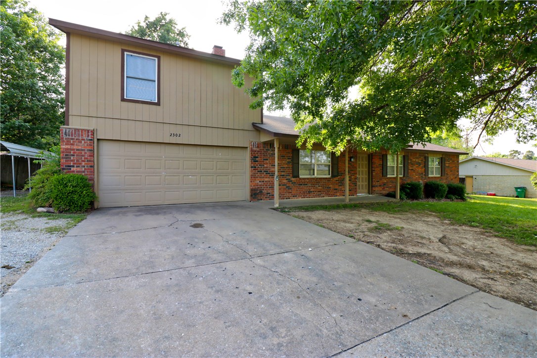 Looking for a home with lots of space? Plenty of room for everyone - 5 beds, 3 baths; large yard with privacy fence; heated and cooled sunroom in a fabulous location! SELLER TO PAY $1,000 TOWARDS UPGRADE ALLOWANCES.