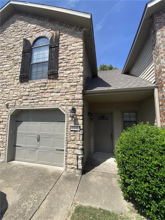 Spacious two bedroom townhouse. Each bedroom has it's own bathroom. Refrigerator, washer and dryer included. Located near shopping, Freeway and schools.