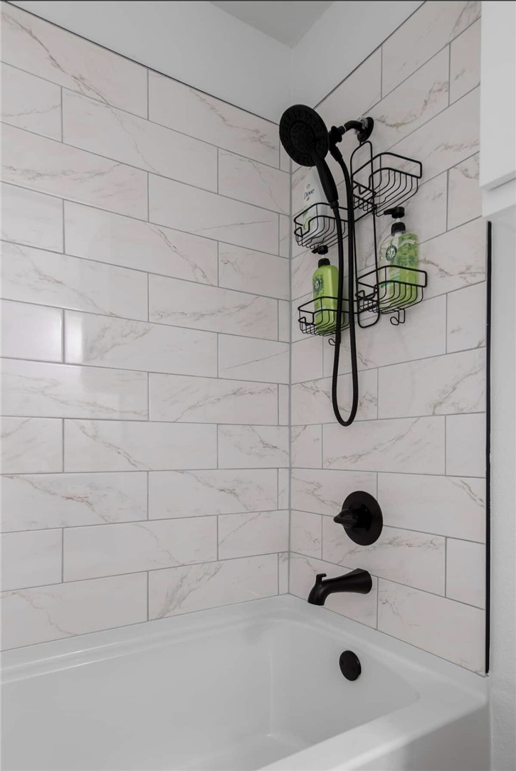 DURHAM PLACE-BENTONVILLE - Residential Lease