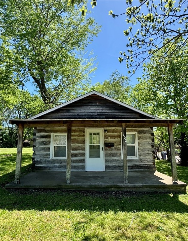 Cozy with interior updates 1 bedroom 1 bathroom single family home. This property comes with all of the appliances, including washer and dryer. Pets are negotiable with a refundable $250 Pet Deposit. Rents for $975 per month with a $975 security deposit.