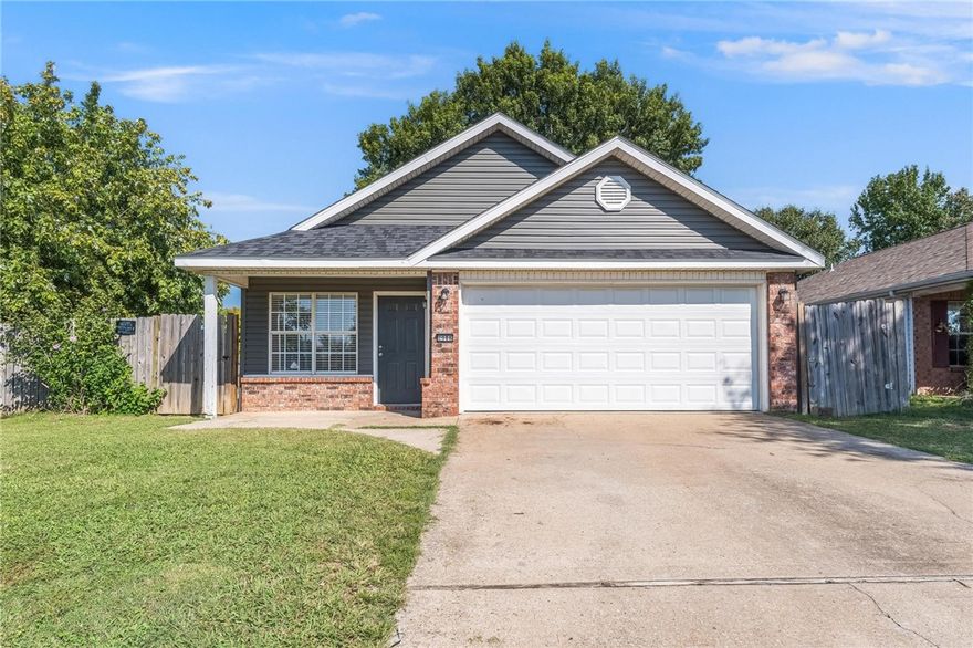 Welcome to this charming home perfectly located near everything you need! Enjoy being just minutes from schools, gyms, parks, and scenic trails. The neighborhood offers a great balance of convenience, with easy access to local amenities and nature. You’ll love the surroundings and the unbeatable location—close to shopping, dining, and everything Springdale has to offer!