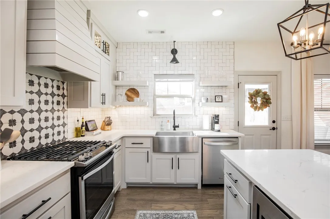 Cave Springs, Arkansas 72718, United States, 4 Bedrooms Bedrooms, ,4 BathroomsBathrooms,Residential,Pending,106788