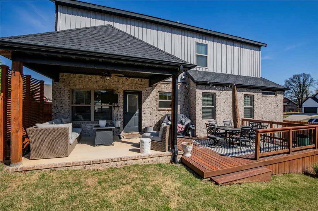 Cave Springs, Arkansas 72718, United States, 4 Bedrooms Bedrooms, ,4 BathroomsBathrooms,Residential,Pending,106788