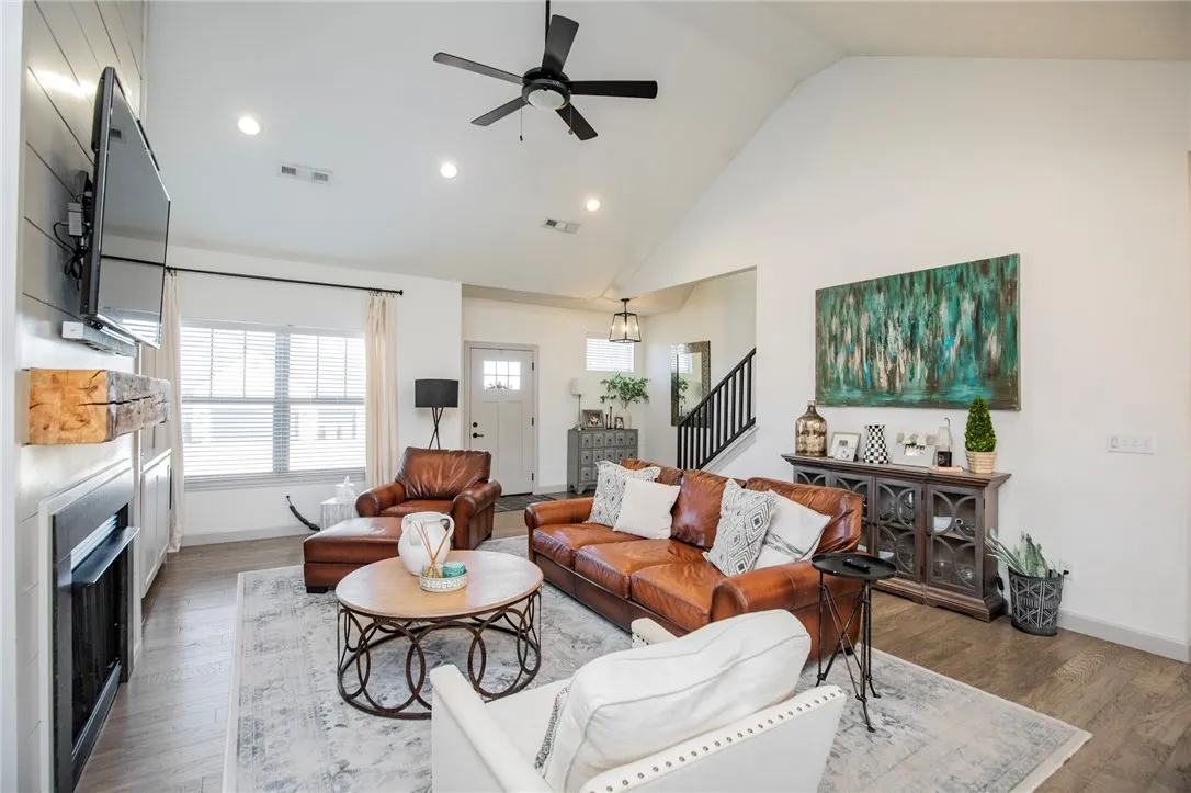 Cave Springs, Arkansas 72718, United States, 4 Bedrooms Bedrooms, ,4 BathroomsBathrooms,Residential,Pending,106788