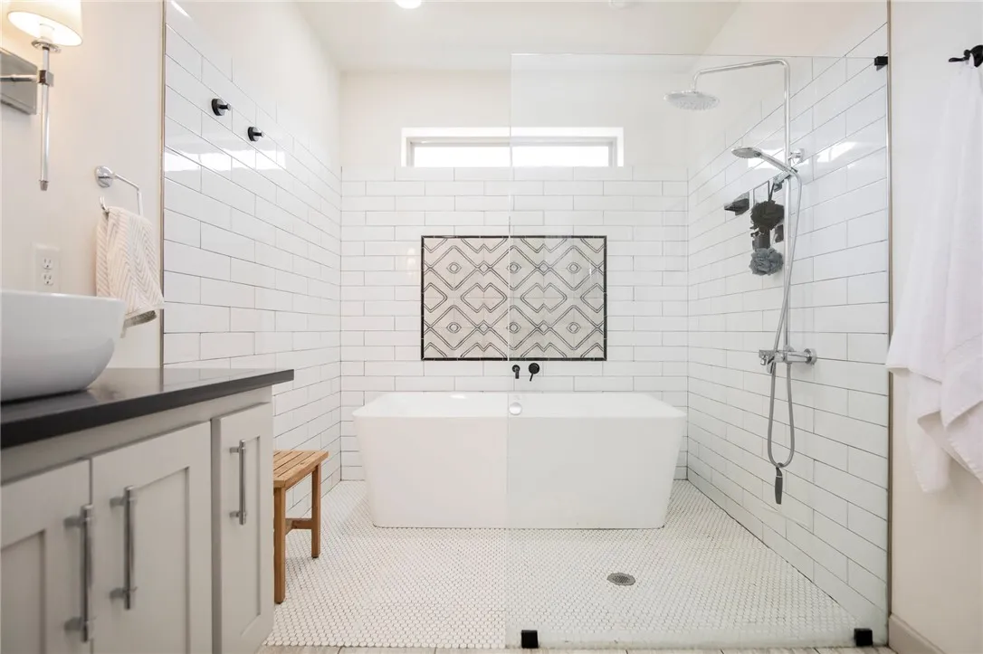 Cave Springs, Arkansas 72718, United States, 4 Bedrooms Bedrooms, ,4 BathroomsBathrooms,Residential,Pending,106788