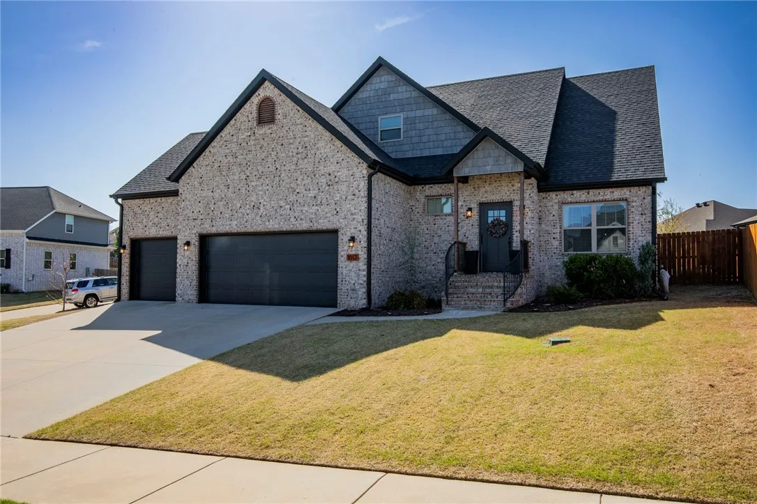 Cave Springs, Arkansas 72718, United States, 4 Bedrooms Bedrooms, ,4 BathroomsBathrooms,Residential,Pending,106788