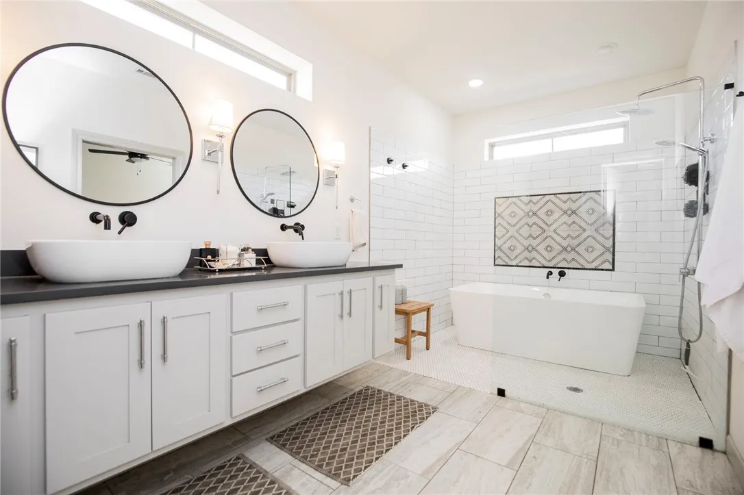 Cave Springs, Arkansas 72718, United States, 4 Bedrooms Bedrooms, ,4 BathroomsBathrooms,Residential,Pending,106788