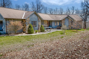 Custom Built home on 9.41 acres with seasonal view of the Bull Shoals Lake. Only minutes to the lake access or to town. This home is energy efficient with 6'' walls, hot water on demand, private well and has top of the line appliances. A few of the amenities include, stone fireplace, essential system generator, full walk out basement with shop, hot tub, 9' ceilings, central vac and master suite with walk in closets, landscaped and auto watering system.